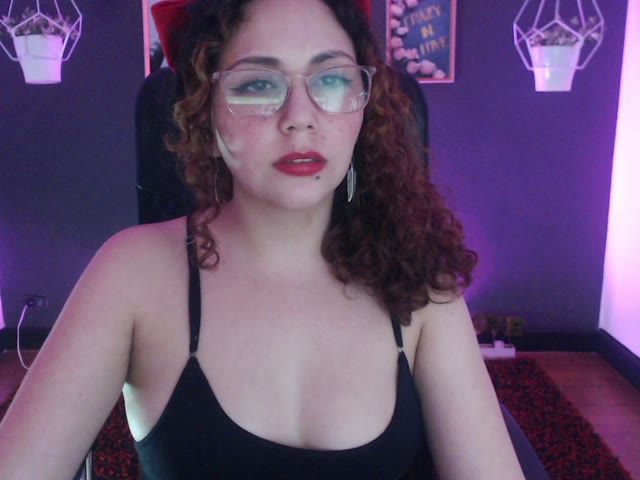 Erzaelric live on Cams.com