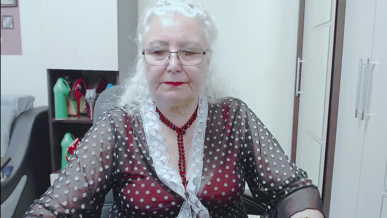 Grannywithlove live on Cams.com